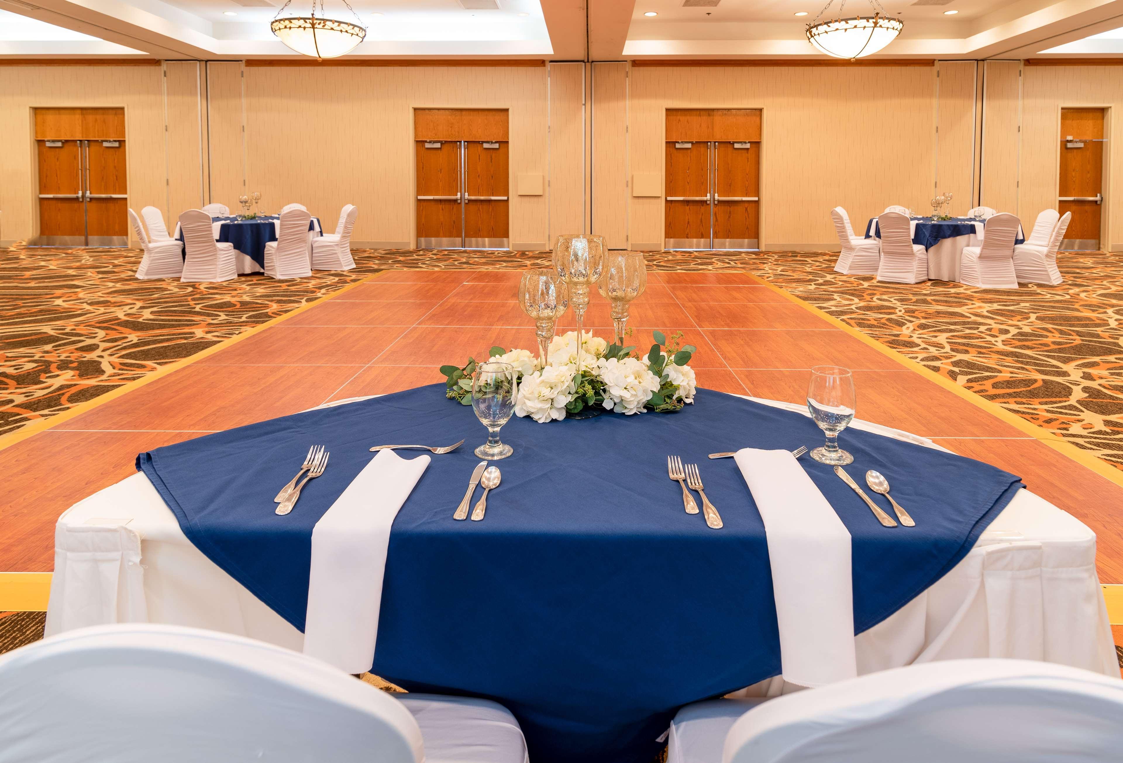 Doubletree By Hilton Norfolk Airport Hotel Buitenkant foto