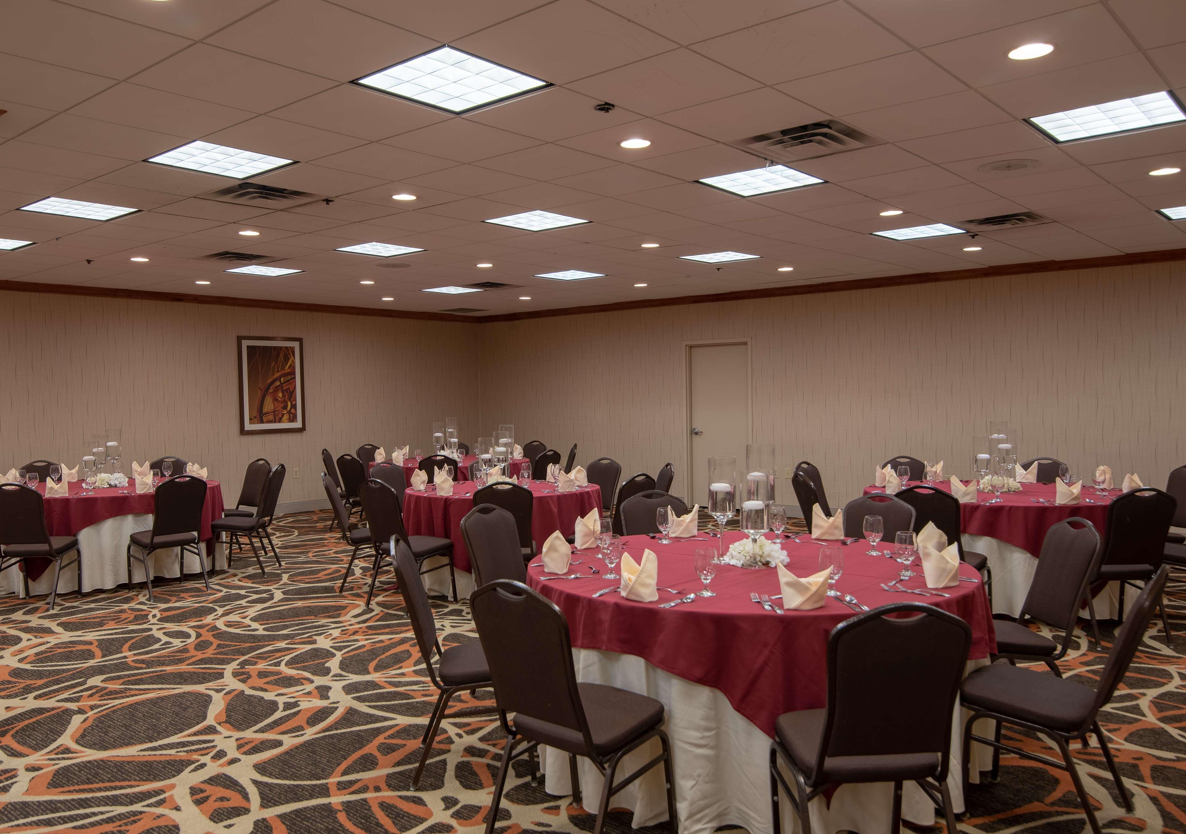 Doubletree By Hilton Norfolk Airport Hotel Buitenkant foto