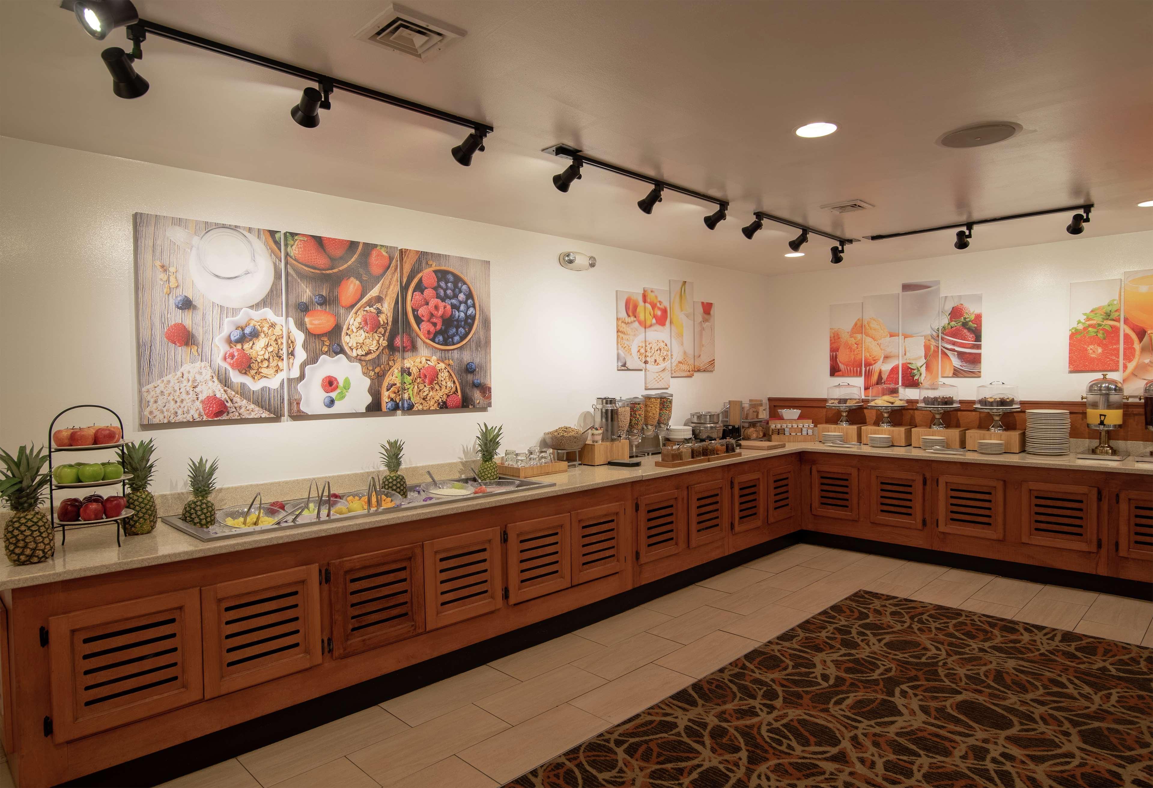 Doubletree By Hilton Norfolk Airport Hotel Buitenkant foto