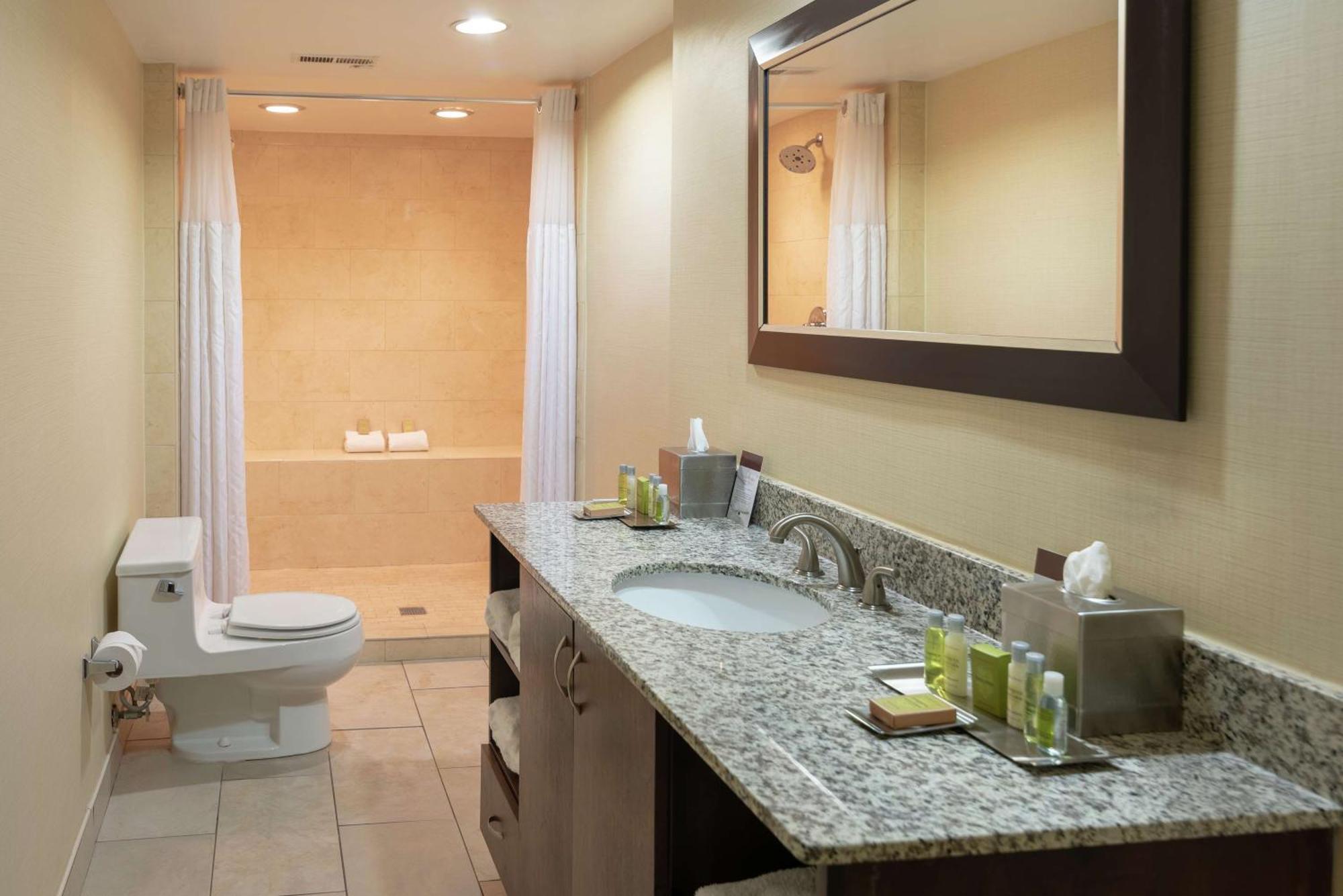 Doubletree By Hilton Norfolk Airport Hotel Buitenkant foto