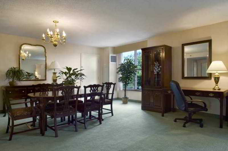 Doubletree By Hilton Norfolk Airport Hotel Buitenkant foto